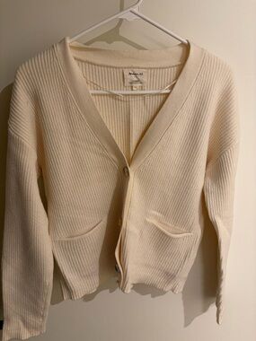 Maison123 Ivory Ribbed V-Neck Button Cardigan